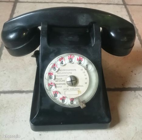 Telephone vintage noir en bakelite d'occasion - Collection