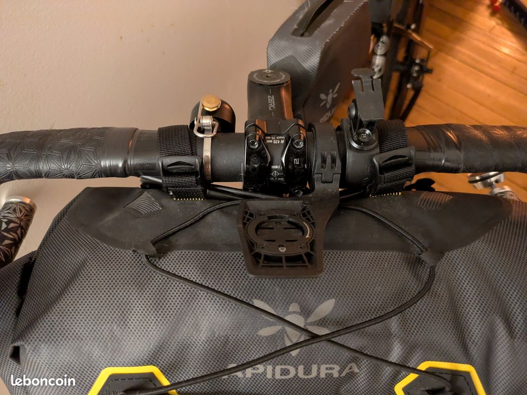 Apidura Expedition Handlebar Pack (9L) (image 4)
