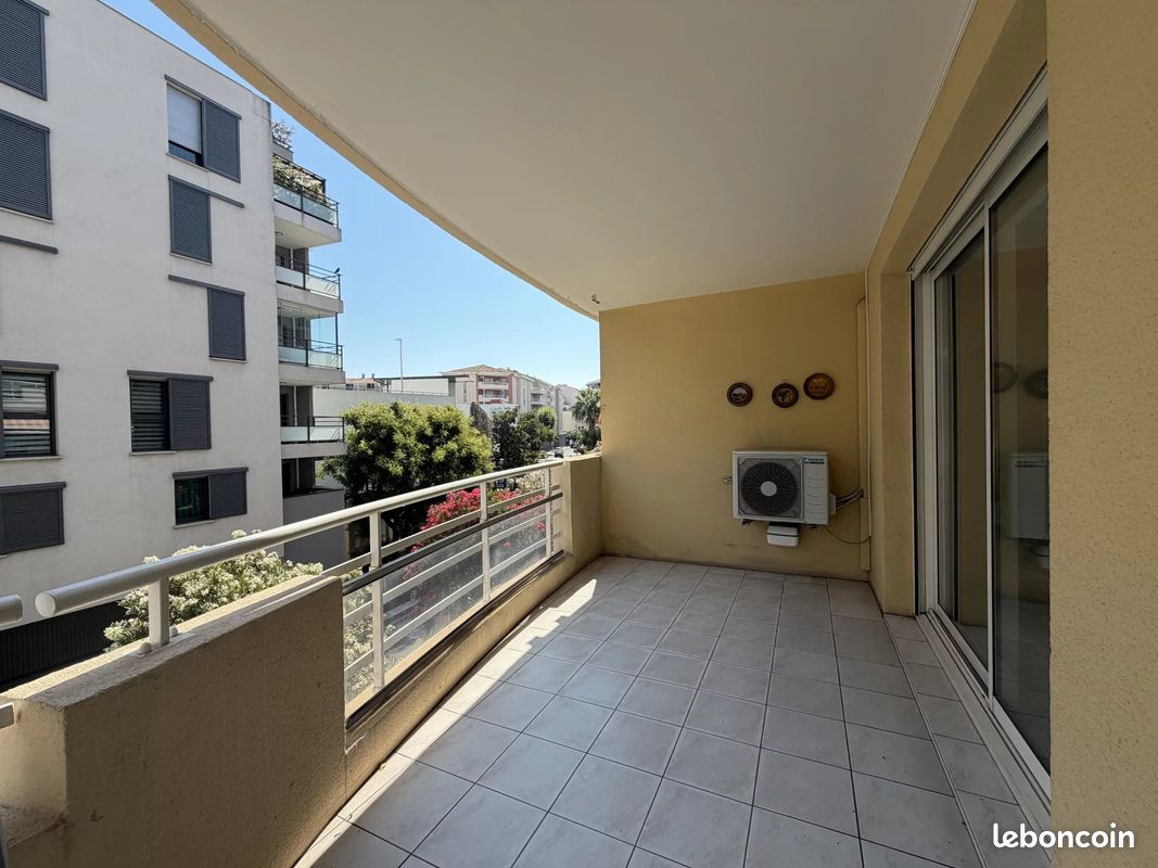 Appartement 54 m² · à Saint-Raphaël · 54 m² · 907 €