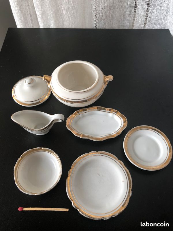 ANCIENNE VALISE DINETTE Soupiere Et Assiettes Porcelaine Pour Enfant Poupee EUR 29,00 - FR