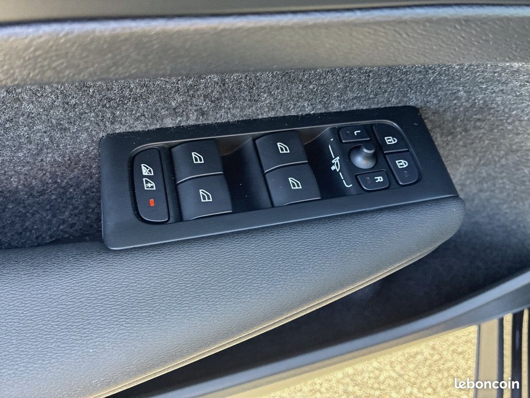 VOLVO XC40 B3 163 ch DCT7 Ultra (image 18)