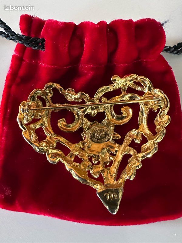 Christian Lacroix joaillerie . Jolie broche , très broche élégante, excellent état (image 2)