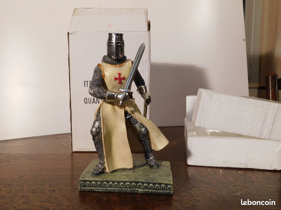 Figurine statuette CHEVALIER TEMPLIER NOS 30 (image 2)