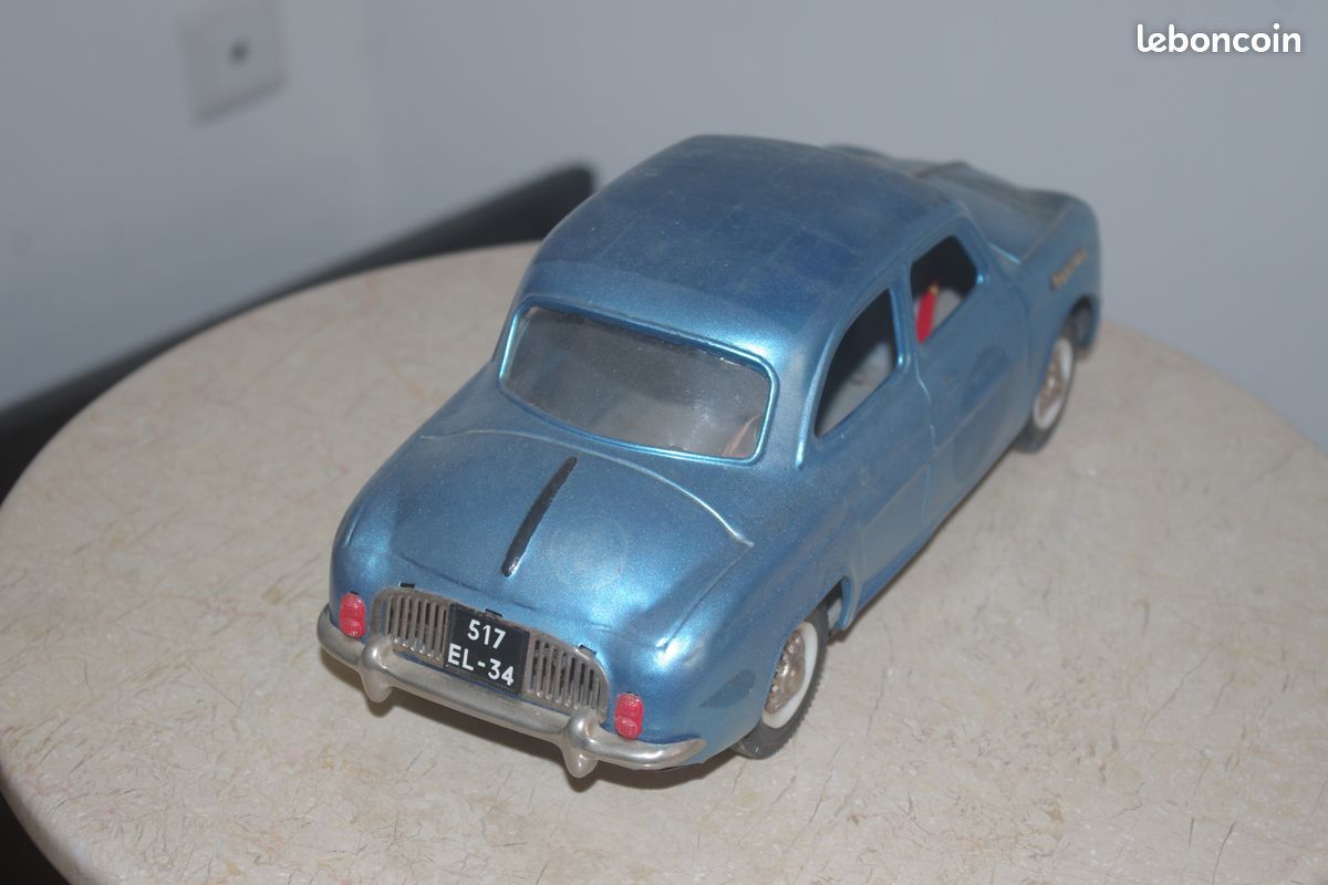 YONEZAWA Renault Dauphine Véhicule à friction en tôle