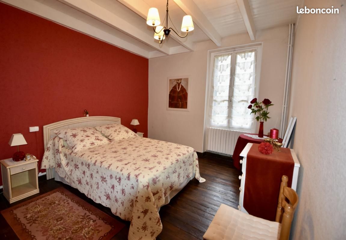 Maison 5 pièces 146 m² - Montbron 16220 (image principale 5)