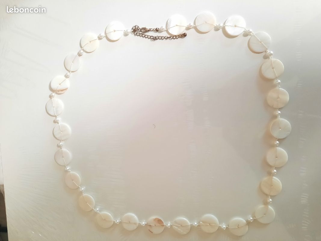 Collier imitation nacre (image 1)