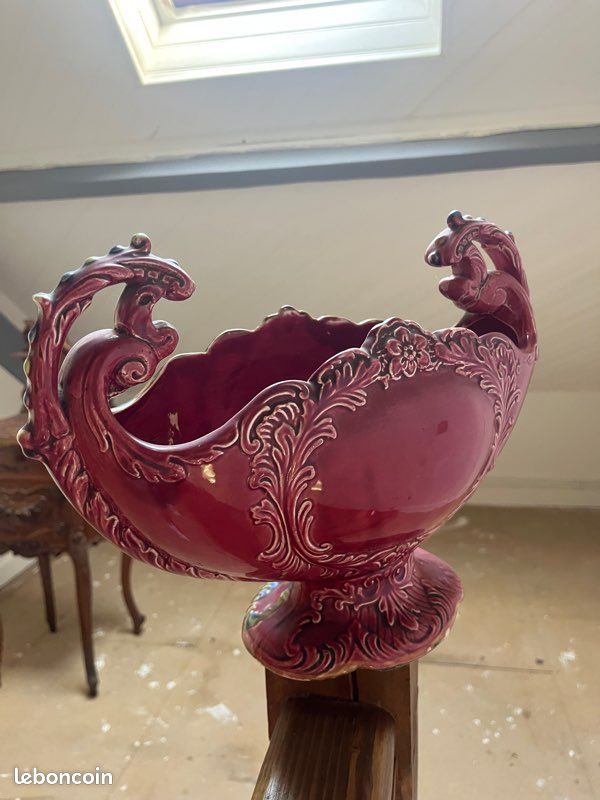 Grande jardinière ancienne en céramique polychrome à décor romantique (image 3)