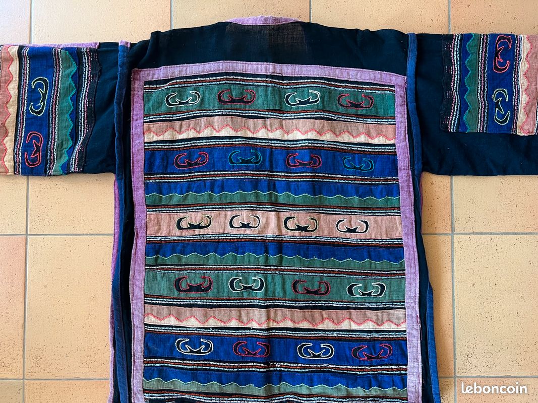 Veste Vintage Ethnique Hmong avec Broderie et Appliqué d’Asie du Sud-Est (image 2)