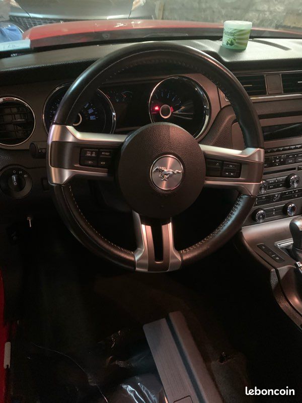 Ford mustang (image 1)
