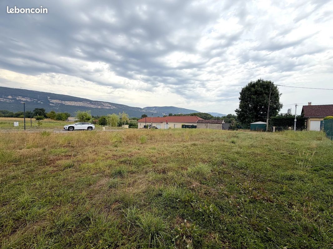 Terrain 650 m² · à Montalieu-Vercieu · 650 m² · 99 000 €