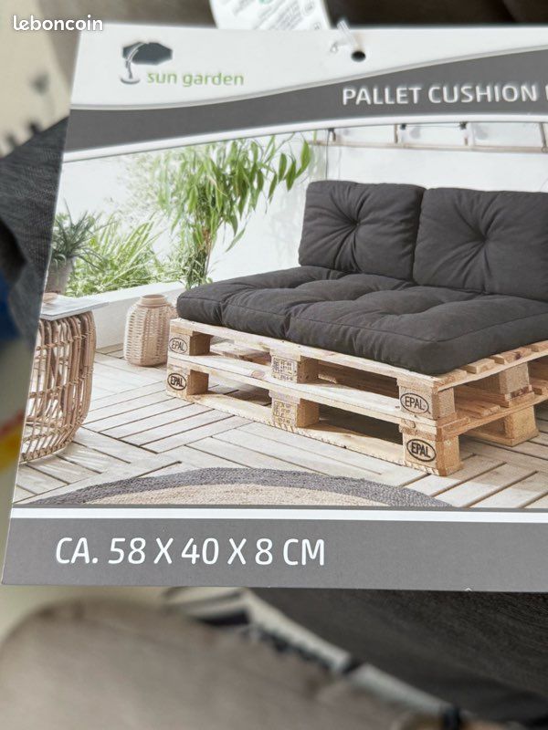 Petits coussins neufs gris (image 2)