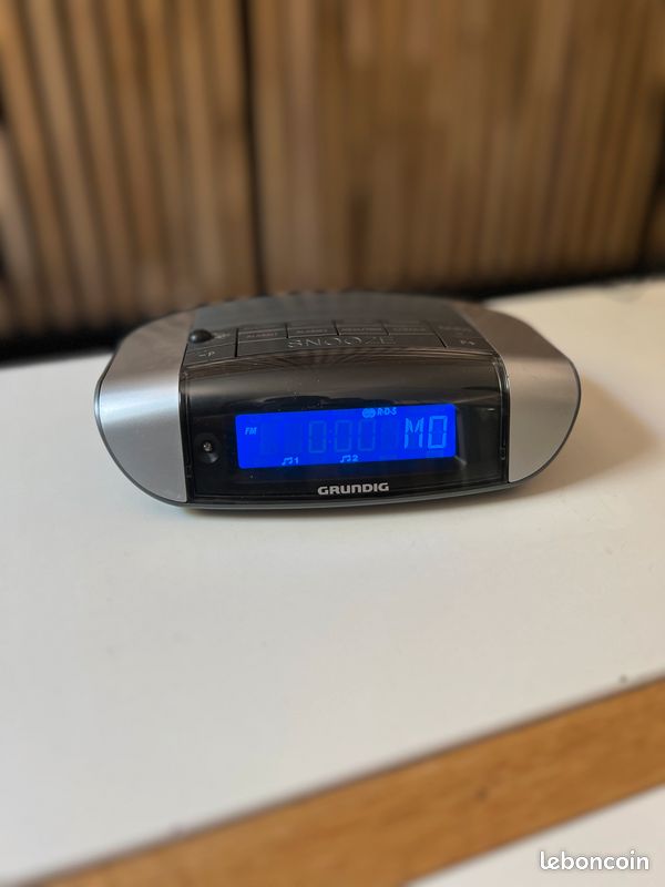 Radio Réveil Vintage Grundig Sonoclock 650 - Rouge / Space Age - Années 70