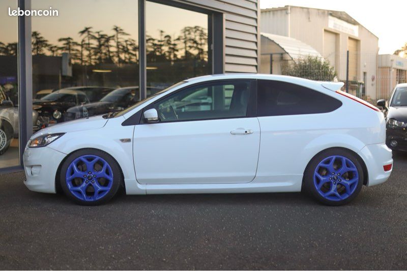 FORD FOCUS ST MK2 2.5 225 cv PHASE 2 3 PORTES - 100% ORIGINE - SIEGES CHAUFFANTS - CARNET COMPLET (image 4)