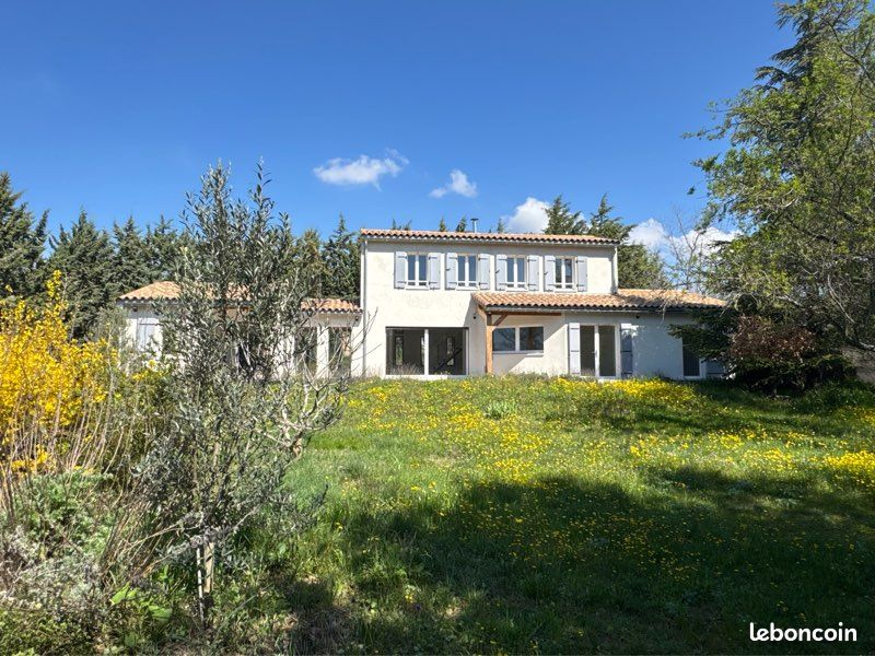 Maison 5 pièces 160 m² · à Cucuron · 160 m² · 670 000 €