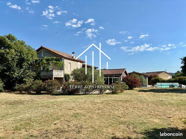 Maison 6 pièces 256 m²