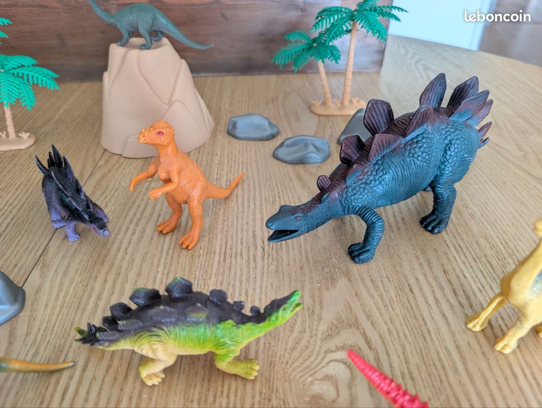 Lot de 16 figurines de dinosaures lumineuses, petits cadeaux de fêt
