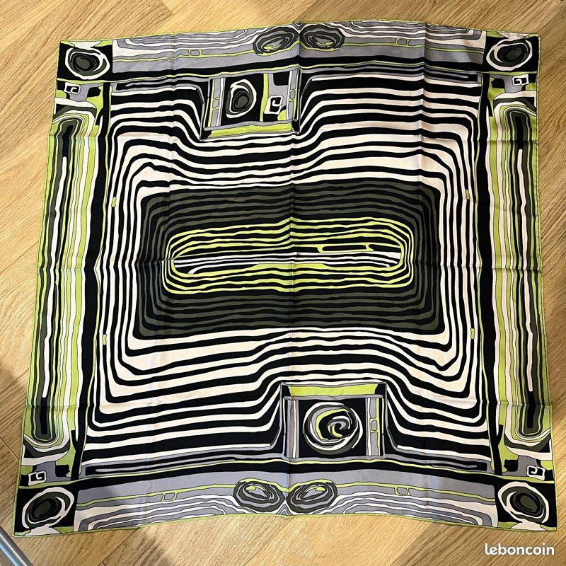 Foulard Carre CarrÃ© De Soie Galerie Lafayette Carré De Soie