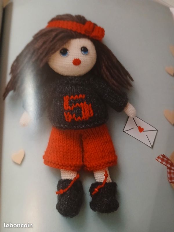Livre crochet et couture "poupée Cerise et ses 12 panoplies"Neuf (image 6)