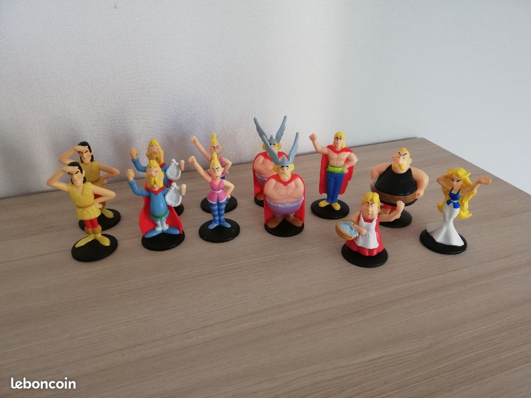 Lot 12 figurines Asterix (image 1)