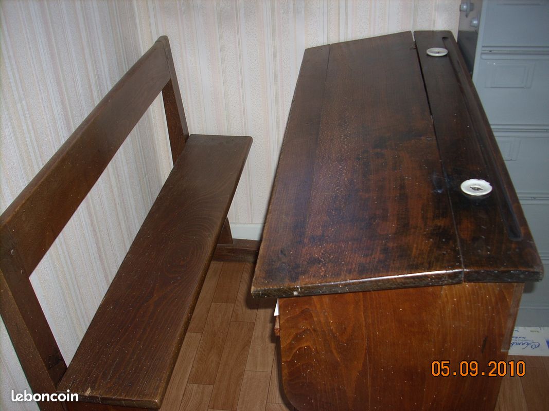 Bureau d'ecolier ancien (image 1)