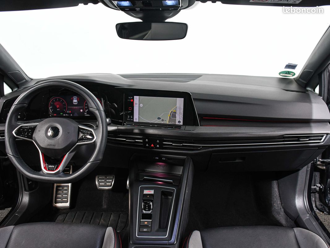 Volkswagen GOLF VIII 2.0 TSI 245 CV GTI DSG7 ACC CARPLAY CAMERA VIRTUAL COCKPIT TOIT OUVRANT ATTELAGE ELECTRIQUE SIEGES CUIR VIENNA ELECTRIQUE A MEMOIRE CHAUFFANTS ET VENTILLES AMBIANCE LUMINEUSE JANT (image 4)
