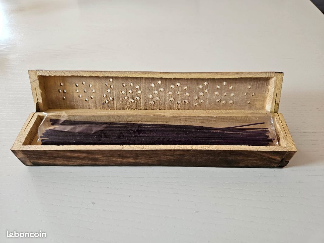 Boîte à encens en bois ajourée + encens (image 3)