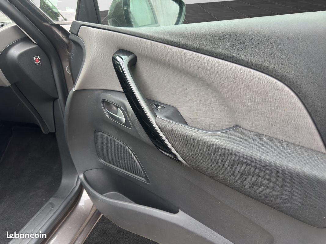 CITROEN GRAND C4 PICASSO PureTech 130 SS Feel (image 15)