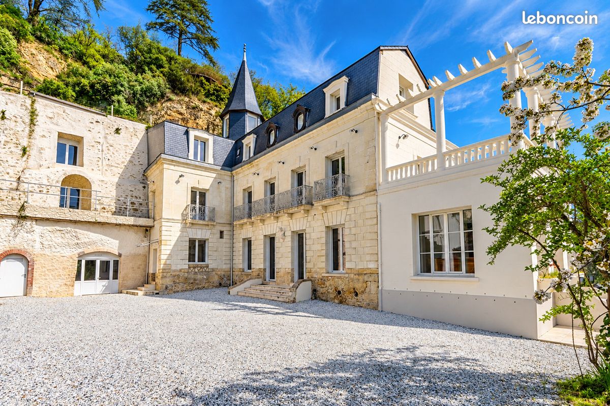 Maison 8 pièces 280 m² · à Rochecorbon · 280 m² · 1 680 000 €