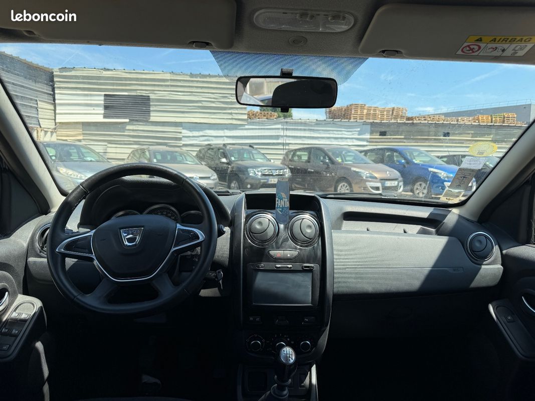 DACIA DUSTER dCi 110 4x2 Black Touch 2017 (image 12)