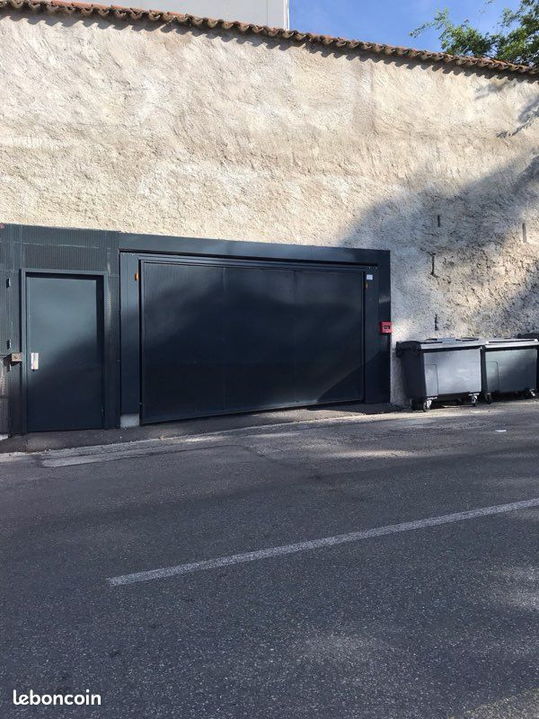 Location garage · à Oullins-Pierre-Bénite · 90 €/mois
