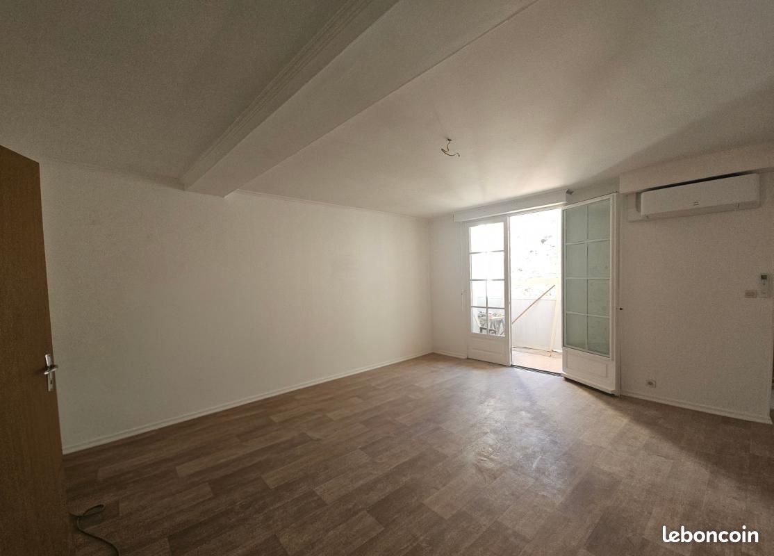 Appartement 2 pièces 65 m² · à Saintes · 65 m² · 728 €