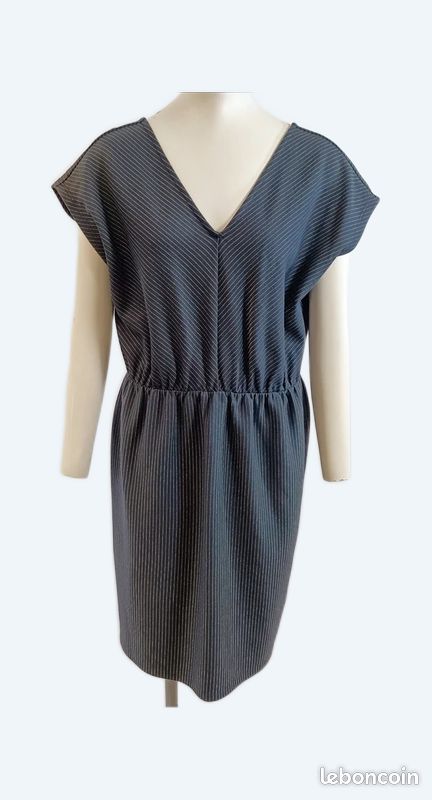 Robe courte cintrée Bonono Jeans – Marine à fines rayures – M