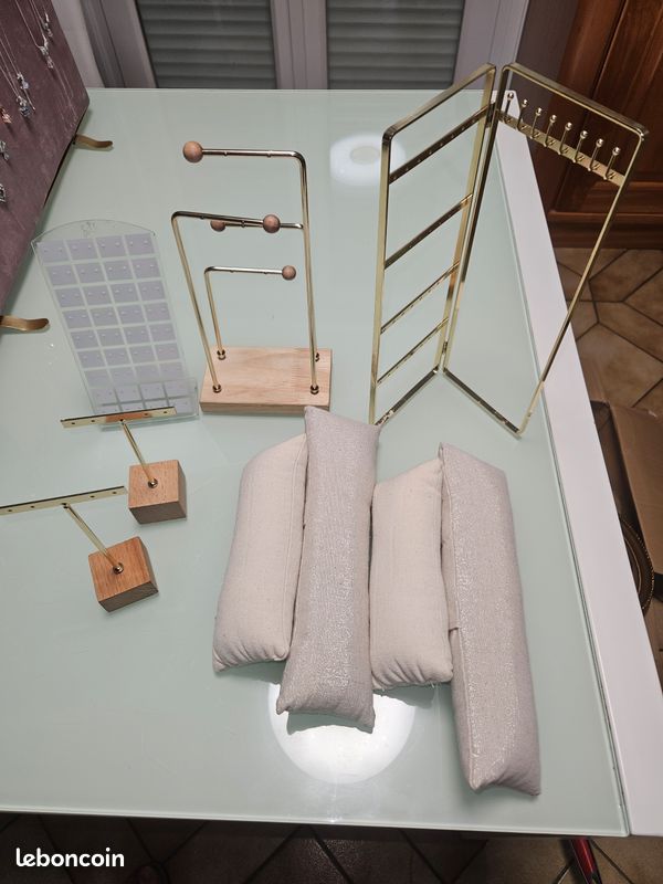Lot Complet Bijoux Neufs + Stock + Présentoirs & Miroir – Bagues, Colliers, Bracelets, Montres, Parures, Fantaisie – Idéal Revente / Brocante / E-commerce / Marché / Foire / Salon (image 15)