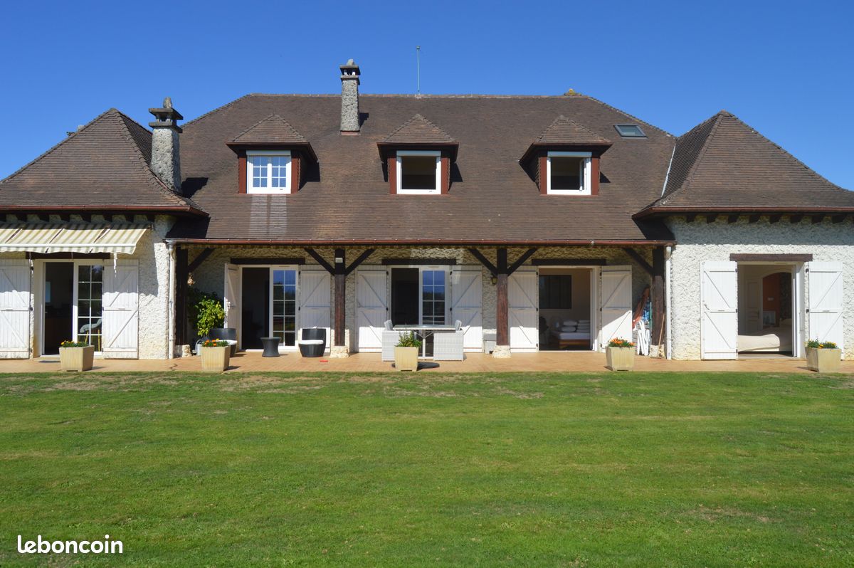 Maison 9 pièces 279 m² · à Laslades · 279 m² · 655 000 €