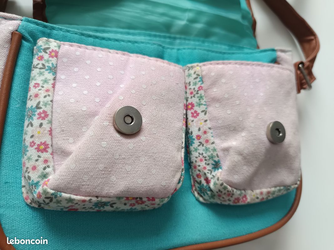Sac à main rose, vert et marron avec des motifs fleurs (image 11)