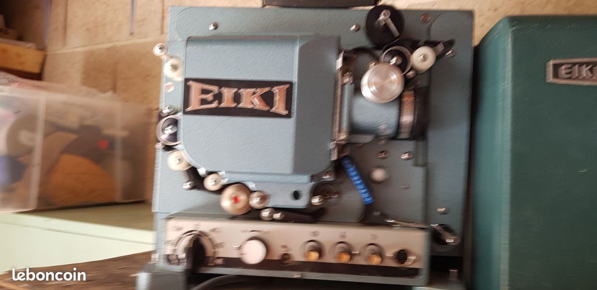Eiki sound projecteur 16 mm (image 1)