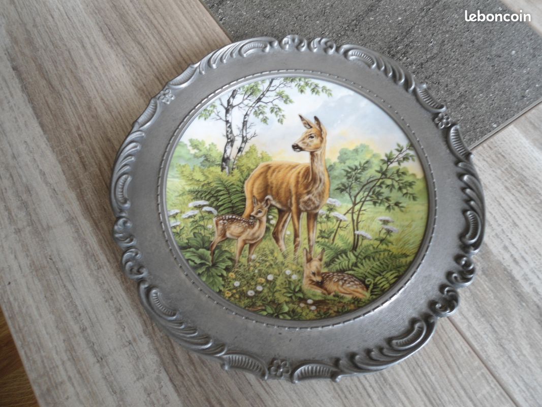 Assiette décoration motifs biches Bord de l'assiette en étain BAVARIA Très bon état (image 1)