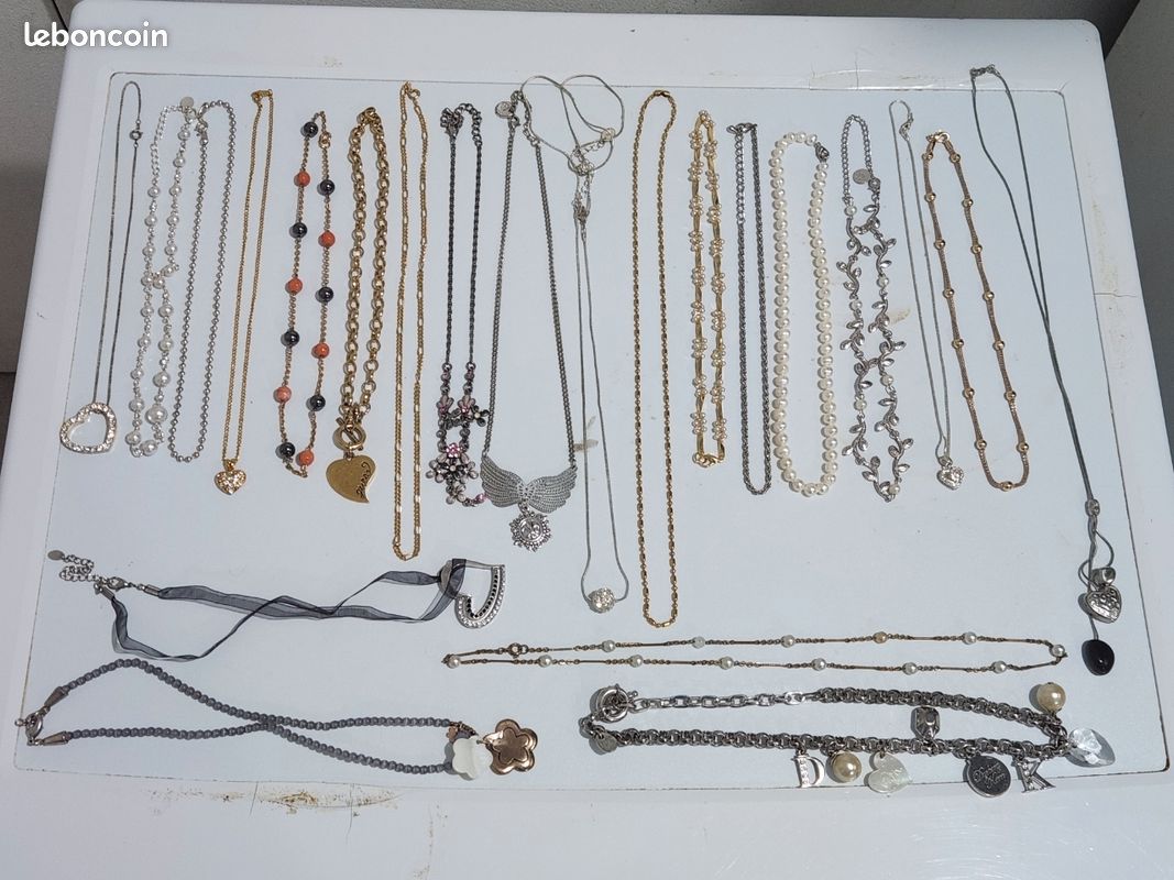 Lot De Bijoux Anciens Et Colliers à Remonter - Pour Réparation, Rénovation Ou Récupération De Pièces, Métaux Mixtes, Multicolore