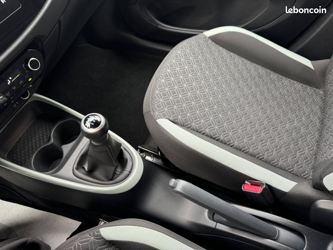 Toyota Aygo X 1.0 VVT-i 72ch Air Design MY24 (image 27)