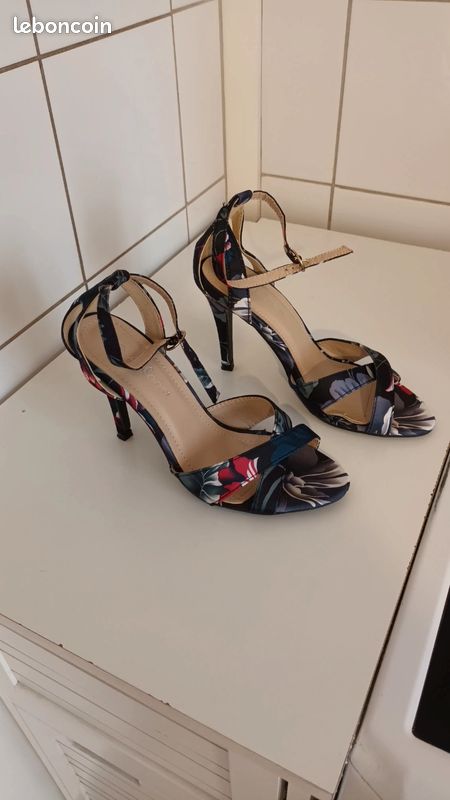 À vendre plusieurs chaussures. Femmes (image 11)