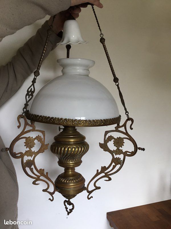 Lustre ancien en laiton et opaline (image 1)