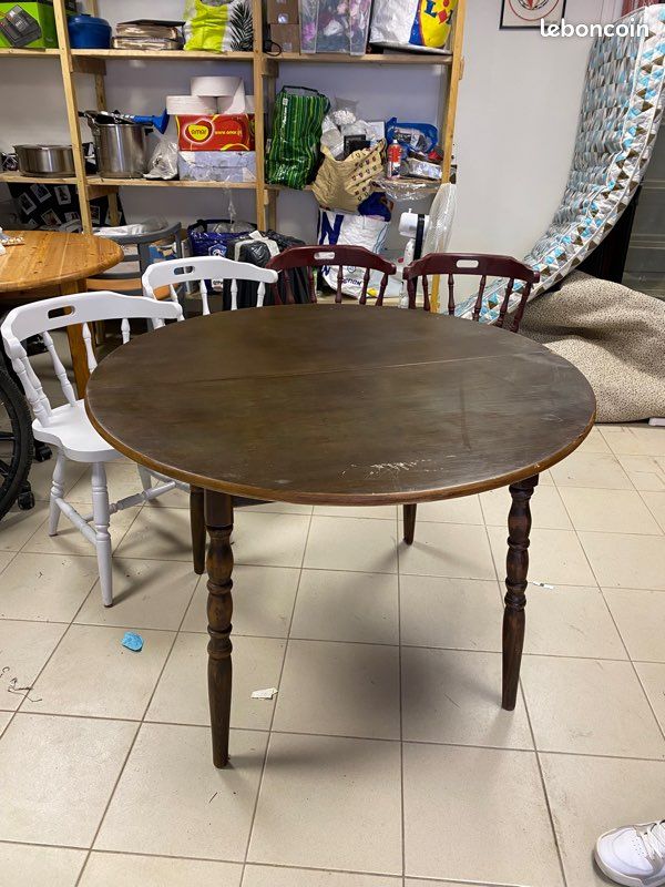 Bibliothèque + Table ronde avec chaises (image 2)