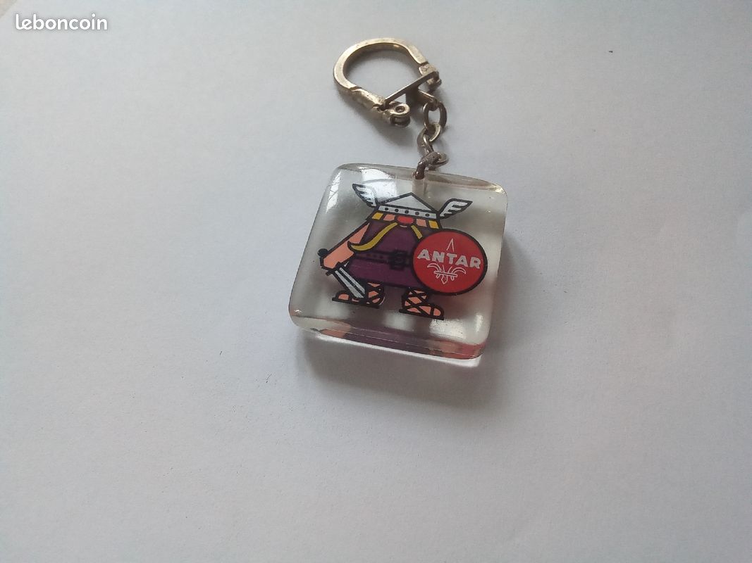 LOT DE 4 anciens porte-clés vintage Caltex, Antar et Fina EUR 5,00 LOT DE 4 anciens porte-clés vintage Caltex, Antar et Fina EUR 5,00