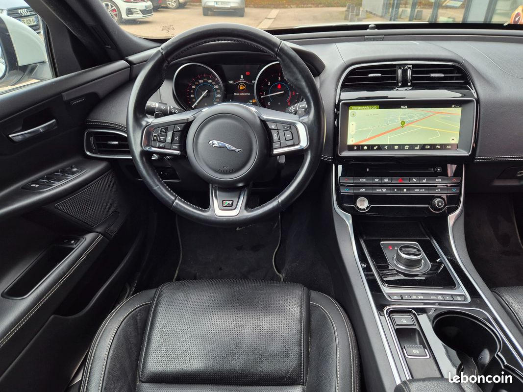 Jaguar xe 180 r-sport awd bva - toit ouvrant (image 24)