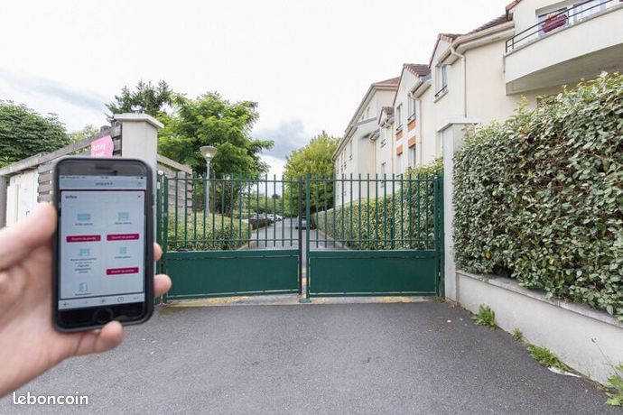 https://img.leboncoin.fr/api/v1/lbcpb1/images/7f/a4/87/7fa4870598af72a7abde6fd6097ddac7ef463c37.jpg?rule=ad-image