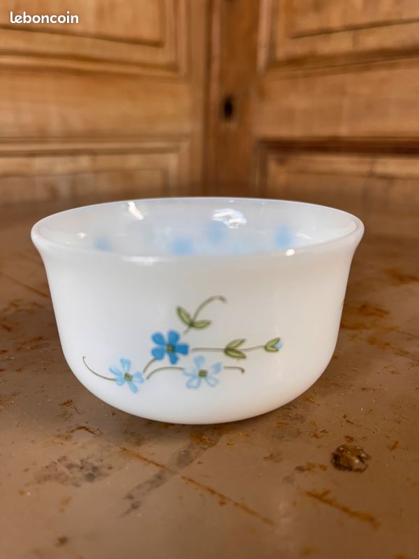 Petits ramequins vintage ARCOPAL fleurs bleues