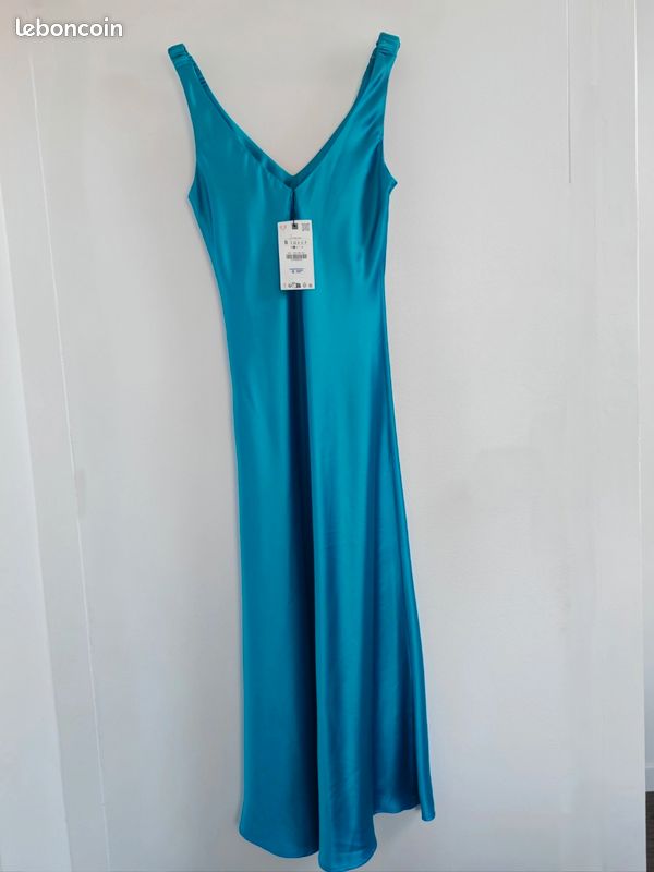 Robe Zara neuve avec etiquette Vêtements