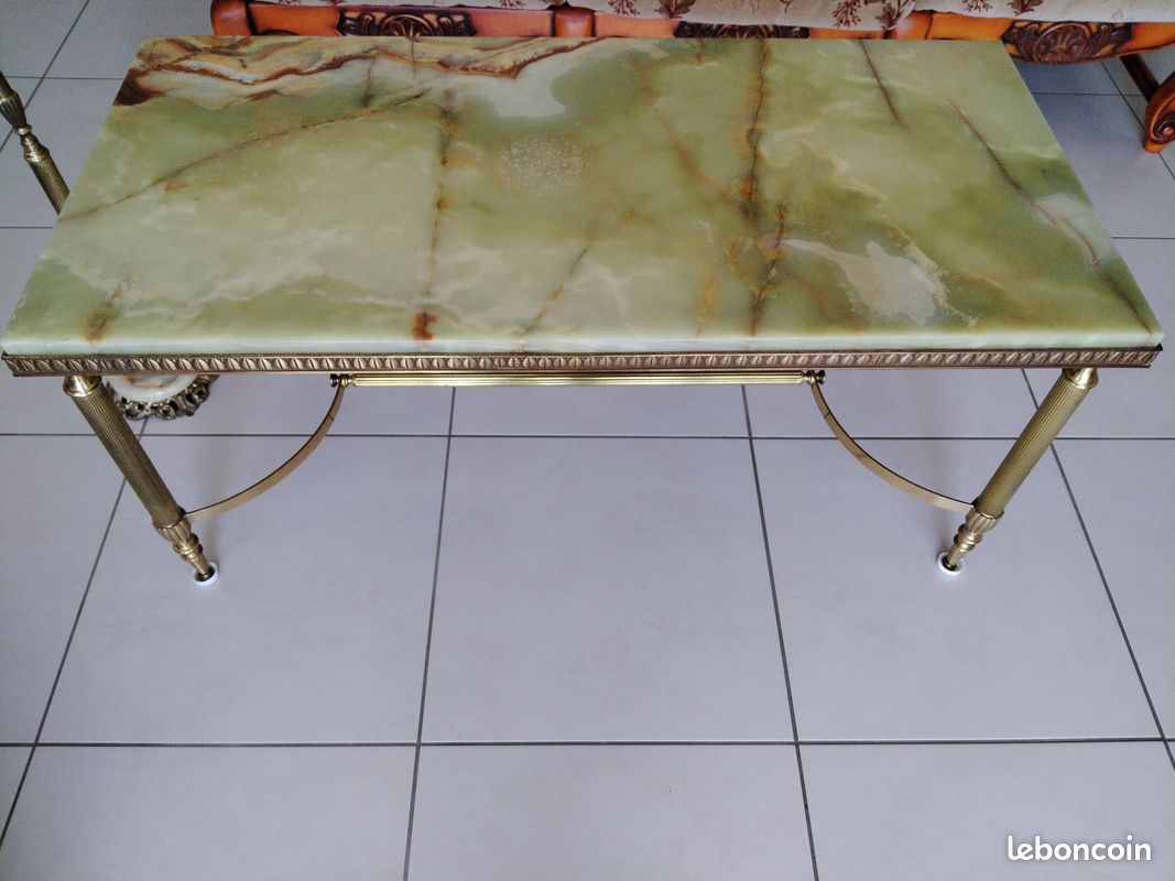 Table de salon et cendrier (image 2)