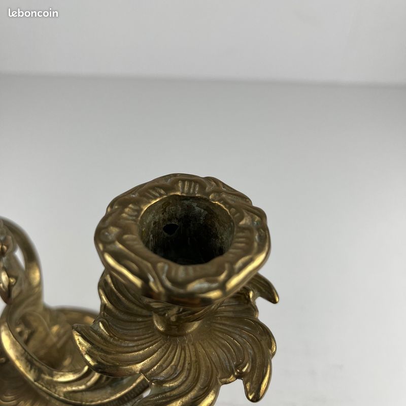 Paire de bougeoirs en laiton doré à deux bras – Style Louis XV rococo , Début XXè (image 8)