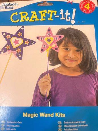 Baker Ross AX180 Rocket Shaped Wooden Magic Wands - Pack of 8, Perfect for Kids to Create and Decorate Ideal for School Work